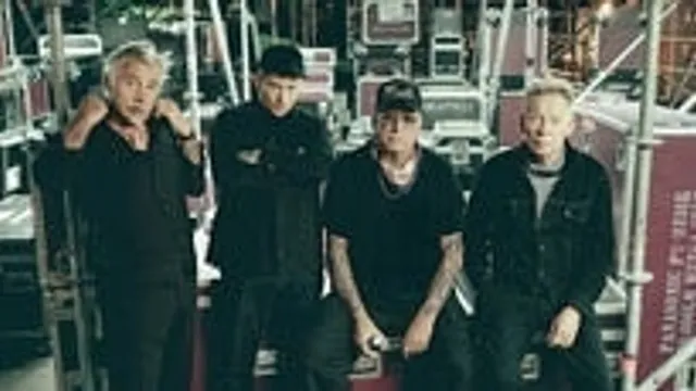 SEX PISTOLS (Steve Jones, Paul Cook, Glen Matlock) ft. Frank Carter