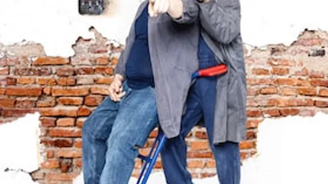Die Hausmeister - Eine Komödie über Helden mit Prüfgerät