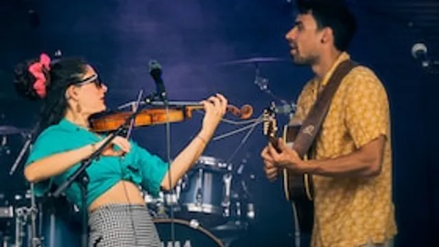 Lina Bo - Liedermacher, Straßenmusik, deutsche und spanische Retropopsongs