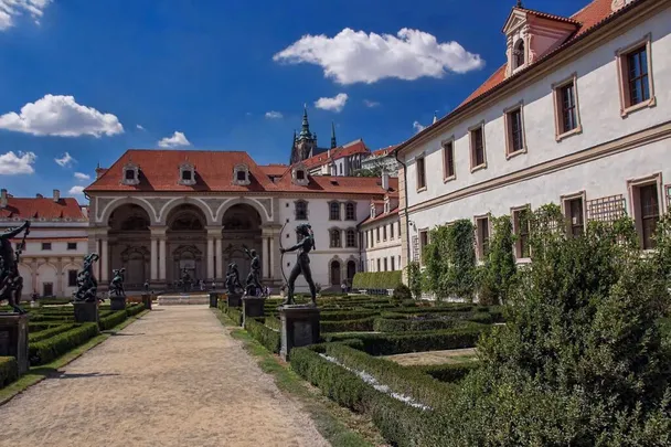 Valdštejnský palác se zahradou