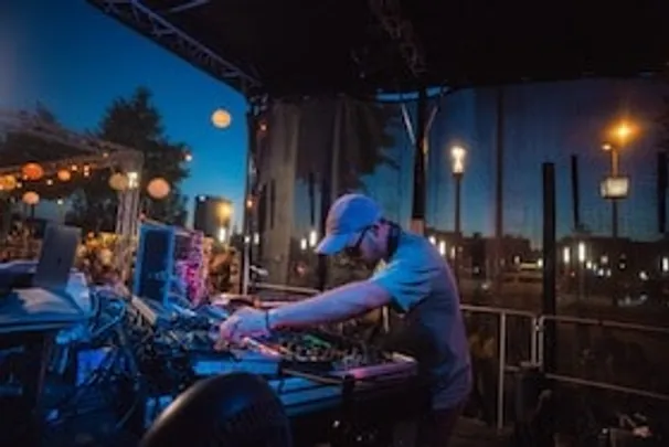 Maier-Hauff // DeRungs - „electronic fokus" - Live - Electronics- House - Duo >> tanzbar !! mit Synthesizer - Piano - Trompete und Saxofon