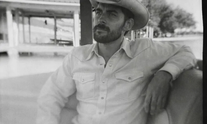 Tractor Tavern Presents: Robert Ellis, guests