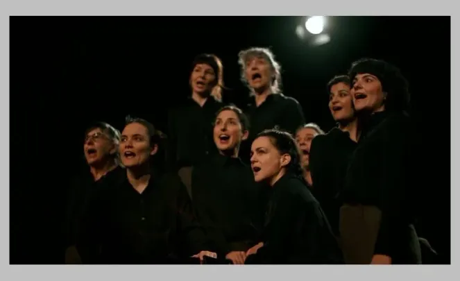 theagovia theater - Die weissen Zettel