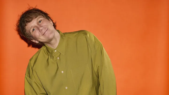 JOSH THOMAS: JIGGLE, JIGGLE