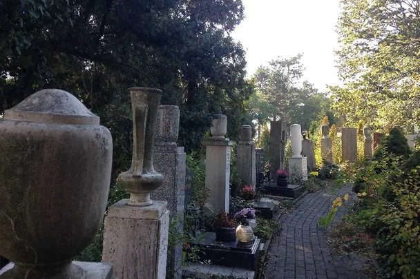 Strašnický hřbitov – příběhy osobností, odboje i krematoria