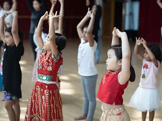 Esplanade Presents | Kalaa Utsavam Parent-Child Bharatanatyam Workshop:Sahachara - Moving Together by Guru K. H. Haritha