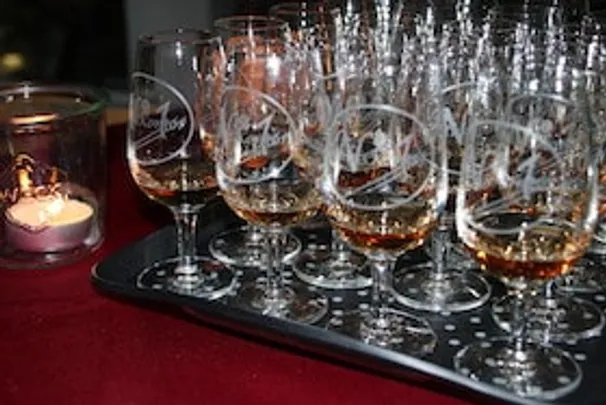 Genussabend im Kulturhaus Synagoge - Wein- und Whisky-Tasting mit Klavierbegleitung