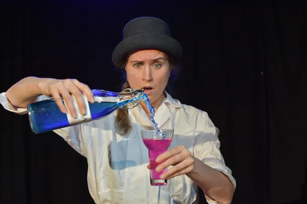 Kummallinen kahvila -teatteriesitys