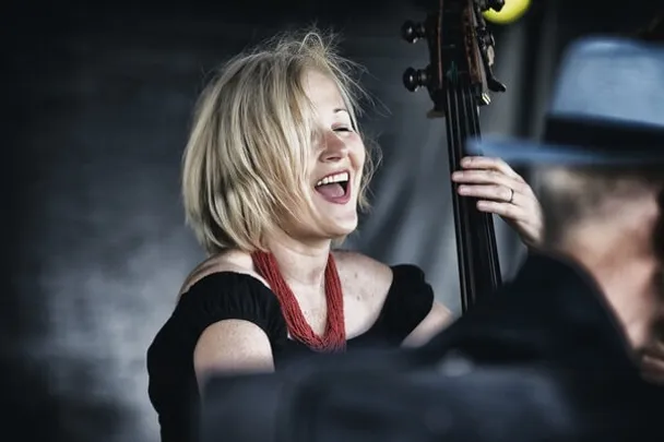 Nicki Parrott and Her Swingfluencers