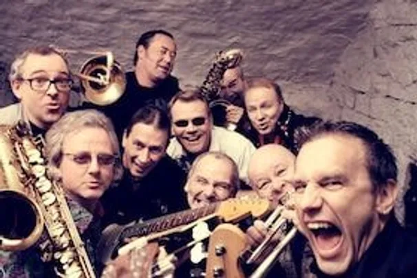 Dr. Mablues & the detail horns
