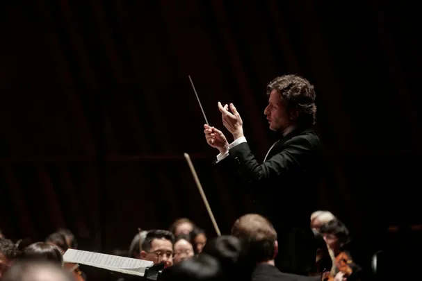 100% Mahler with Gustavo Gimeno