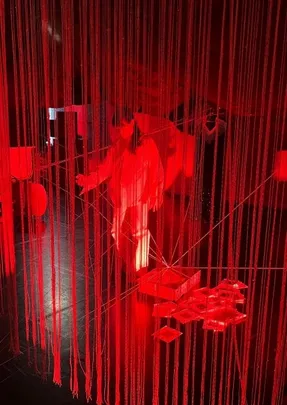 Caroline Lam - Burning threads