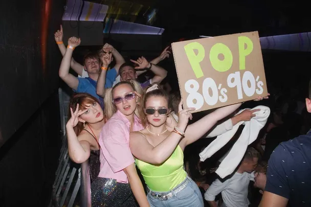 Halloween Pop 80s & 90s videoparty