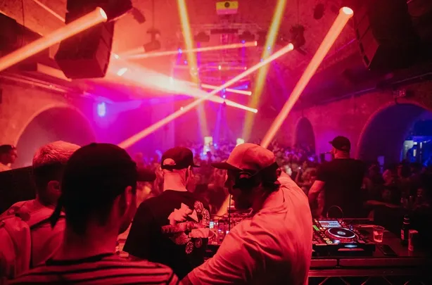 LAST FREE TICKETS: E1 WINTER 2026 – House & Disco ALL NIGHT LONG