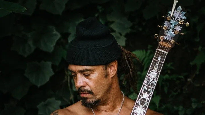 Michael Franti Trio - Heartstrings & Dynamite