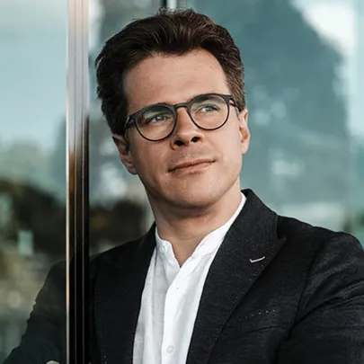 Hrůša Conducts Shostakovich 7