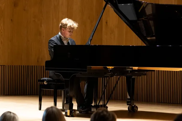 Johan Randvere (piano). Night Glow
