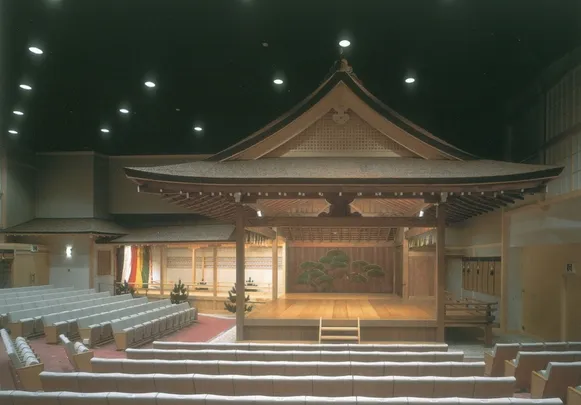 先着順【金剛能楽堂】大江建築アトリエのモダン能楽堂＆移築した明治の能舞台、以倉さんと特別見学