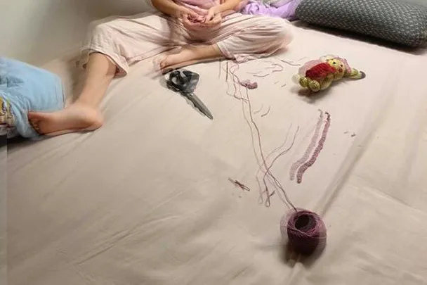 KRUH ASAWA: S hlídáním dětí