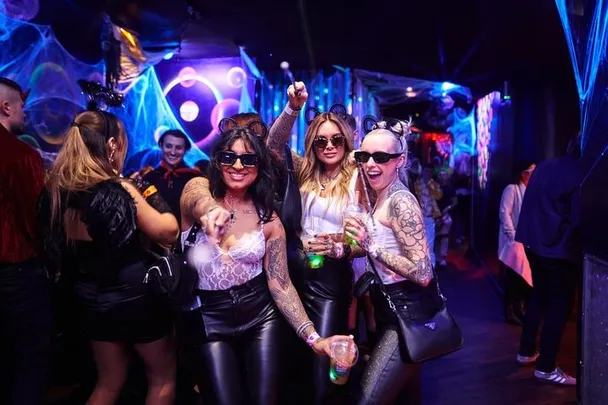 Shoreditch Party Pub Crawl