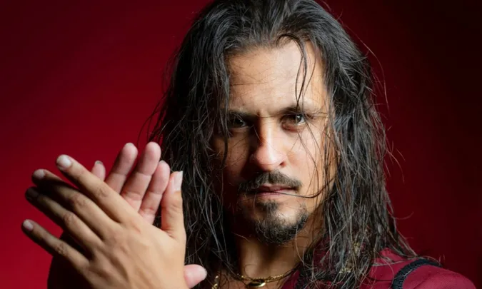 Farru presenta "Entre Amigos" - PITINGO artista invitado