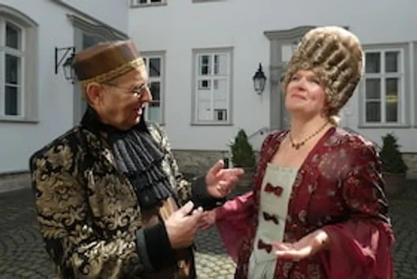 "Eine bestechende Karriere" - Kostümführung im Palais Papius
