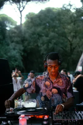 ticcle sundays with Evan Baggs (NYC/Berlin)