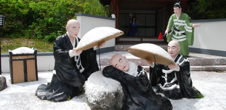 【B級スポット】幻のコンクリ仏師・浅野祥雲の真実に迫る！「五色園」ツアー～普段は非公開の作品もご開帳！宗教テーマパーク「五色園」で園内探索～