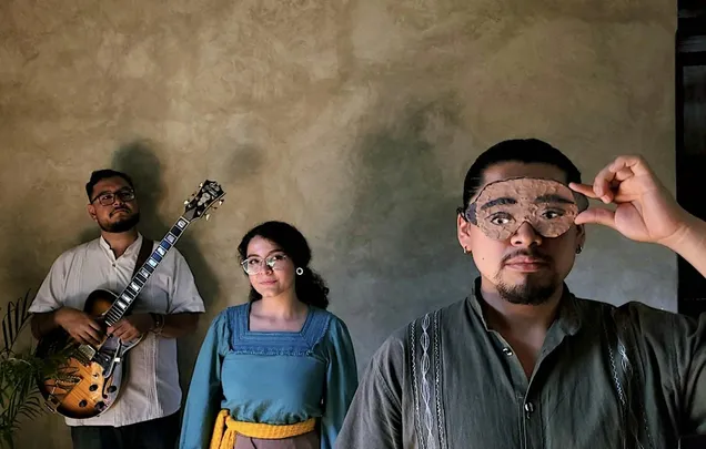 FLOR DE MAYO: si me cantas, siempre vivo y nunca muero