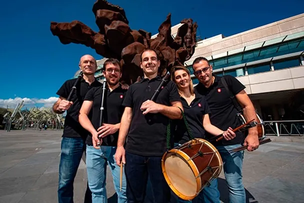 Banda Municipal de Txistularis de Bilbao: "LORATZEN"