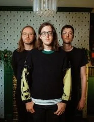 Cloud Nothings + VEENHO