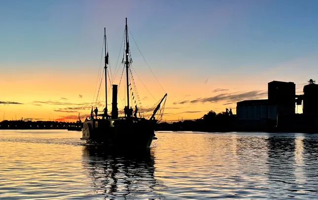 Sundowners Party on the Harbour
