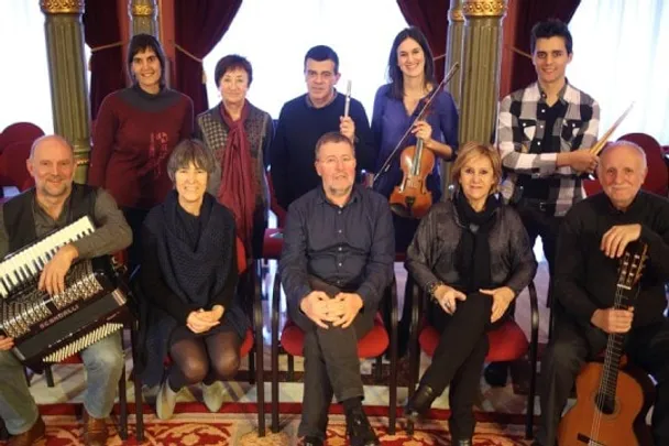 Oskarbi: "60 urte kantuan"