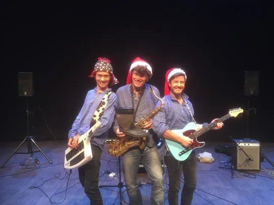 Familiesøndag: Jula på bussen - en koselig, rocka julekonsert