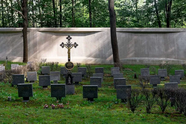 Ďáblický hřbitov – od temné historie k přírodnímu pohřebnictví