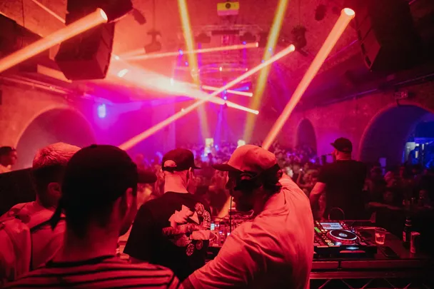 LAST FREE TICKETS + FREE DRINK – CHART, HIP HOP, HOUSE – MALOKA CLUB