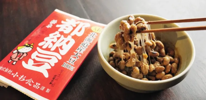 【桑名・納豆】ねばねば絶品納豆「小杉食品」！納豆10種食べ比べ＆わら納豆（3本）作りツアー～納豆一筋90年！カラフル・黒豆、チョコなど納豆の味比べ、昔ながらのわら納豆づくり体験まで～