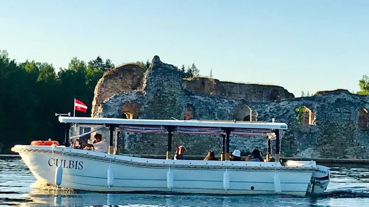 Brauciens ar kuģīti GULBIS (1h) oktobris