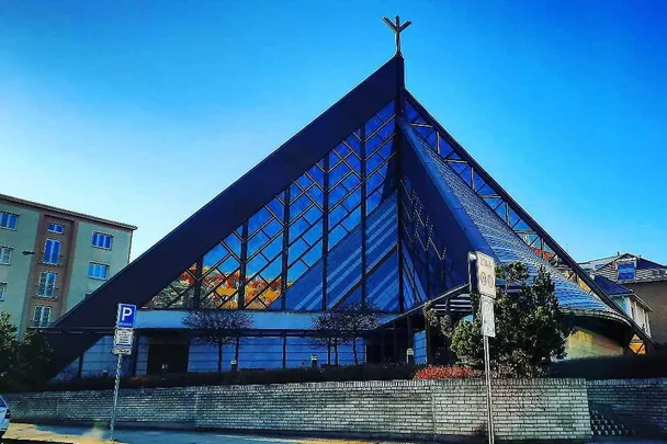 Ve Strašnicích nestraší – kostel Neposkvrněného početí Panny Marie