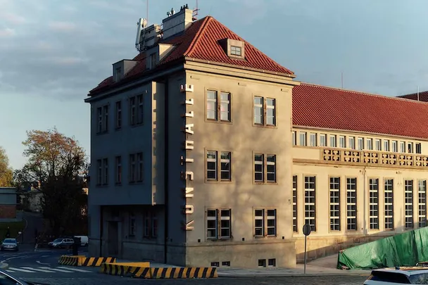 Co leží v břiše?