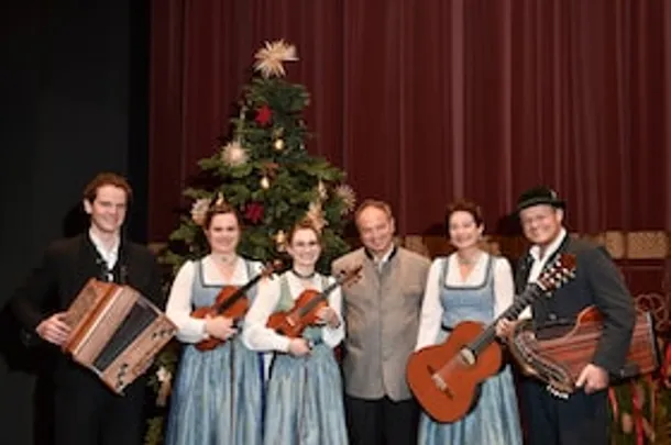 Heilige Nacht von Ludwig Thoma - Pfarrer Rainer Maria Schießler & Elisabetht Rehm mit Familie & Rupert Biegel
