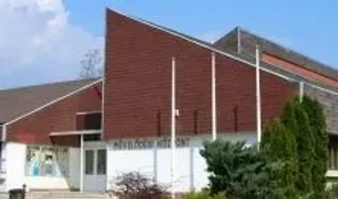 Robin Hawdon: SZERETŐBŐL EGY IS SOK