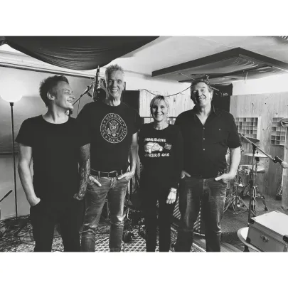 RAZORS + KOMMANDO MARLIES + WHAT-With Highheels againsT WE'LL BURN THE BAUM DOWN 19.0