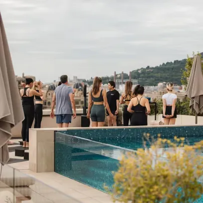 Yoga & Snacks en el Rooftop del Hotel ME BCN