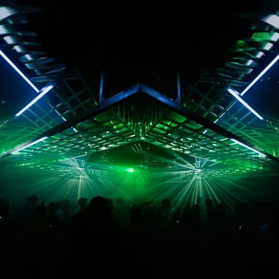Juany Bravo (MAKE THE GIRLS DANCE), David Tort + SPECIAL GUESTS