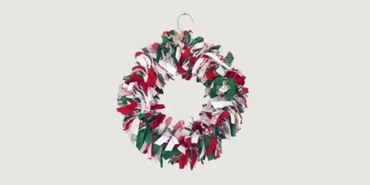 Transform your fabric scraps into a gorgeous Christmas wreath