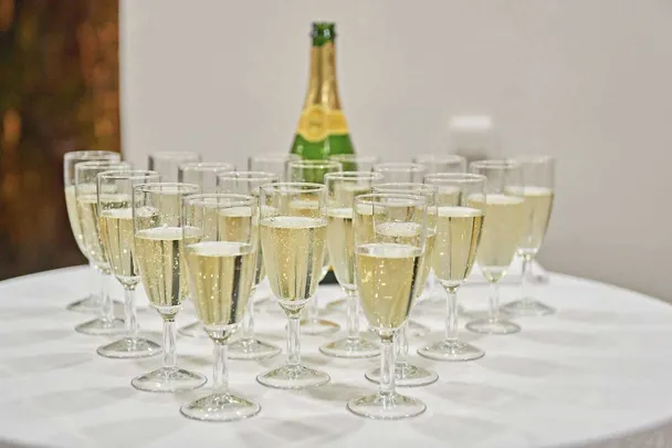 Orchideje, prosecco & večer v tropech