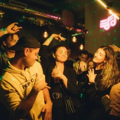 New Years Eve Porto Crawl: 7 drinks, Games, Fun & VIP club entry
