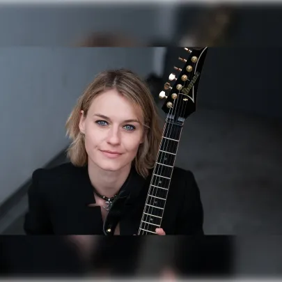 YASI HOFER