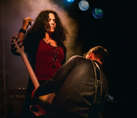 SARI SHORR "RUNNING WILD" TOUR | Scena MONK